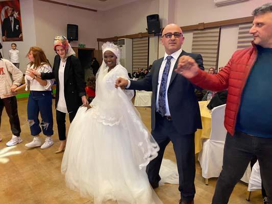 Her şey iş için gittiği Mali'de yediği ceza ile başladı! Rize'ye Afrikalı gelin