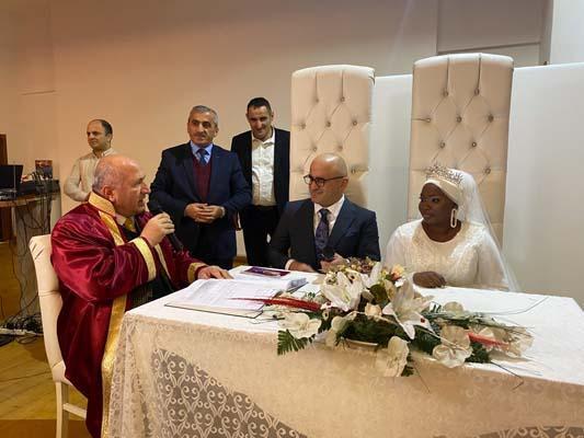 Her şey iş için gittiği Mali'de yediği ceza ile başladı! Rize'ye Afrikalı gelin