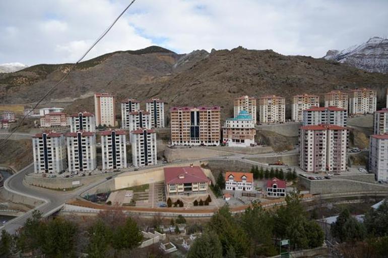 4 cadde, 7 sokaktan oluşan mahalleye 10 muhtar adayı!