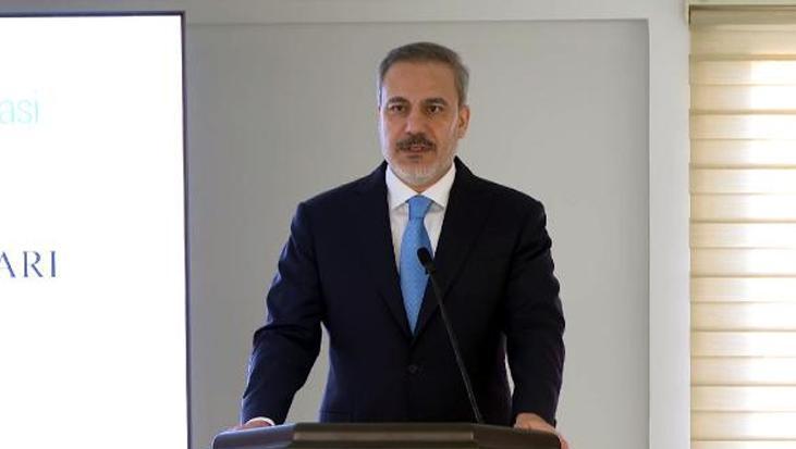 Bakan Fidan, memur adayları ile bir araya geldi