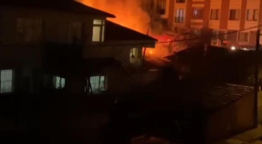Ataşehir’de gece yarısı korkutan yangın! 2 gecekondu küle döndü