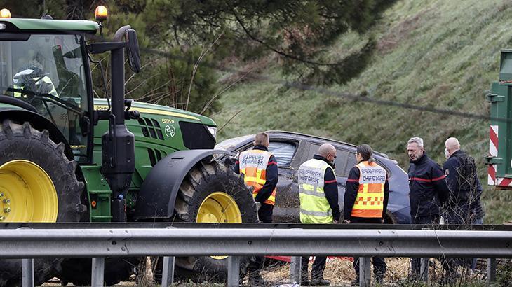 Fransa’da araç protesto düzenleyenlerin arasına daldı!