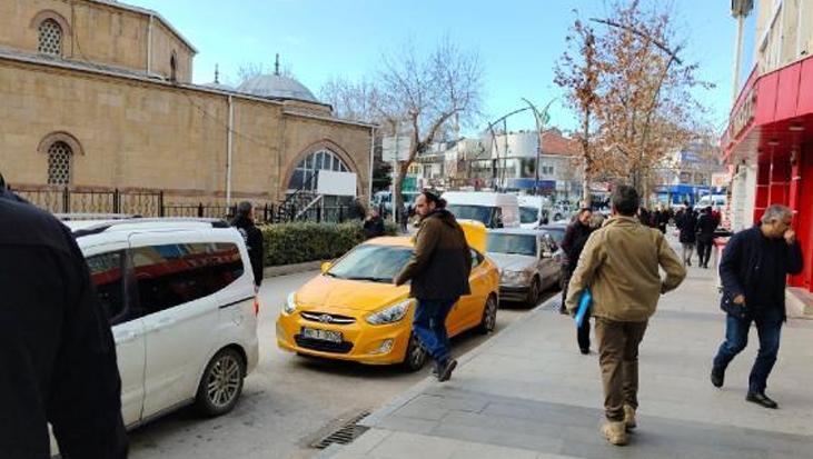 Bankada akılalmaz anlar! Sıra gelmeyince bomba ihbarında bulundu