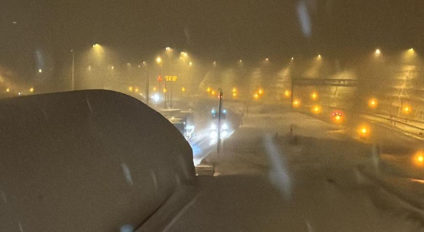 Bolu Dağı’nda kar yağışı şiddetlendi! Görüş mesafesi 40 metrelere düştü