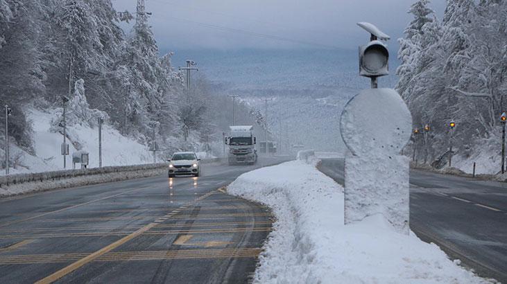 Kar yağışı durdu, Bolu Dağı geçişi trafiğe açıldı!