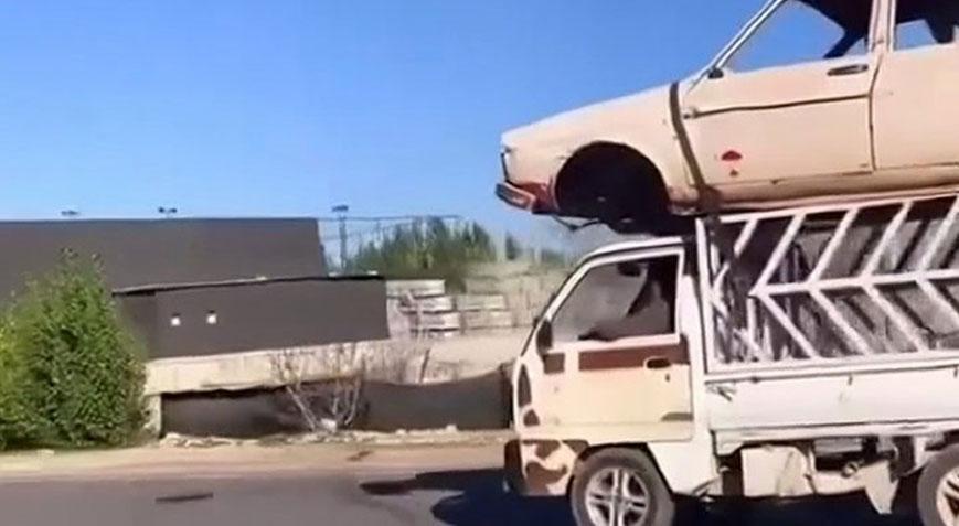 Şanlıurfa’da akılalmaz anlar! Kamyonet üzerinde araba taşıdılar