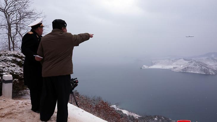 Kim, bizzat denetledi! Kuzey Kore’den seyir füzesi denemesi