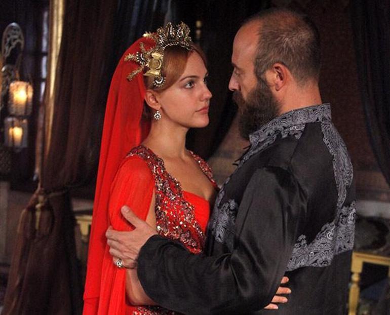 Hülya Duyar anlattı! Hande Erçel ve Meryem Uzerli'yi nasıl keşfetti?