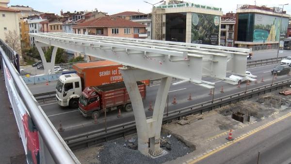 Metrobüs yolunda şaşırtan görüntü! 'Bu şaka mı?'