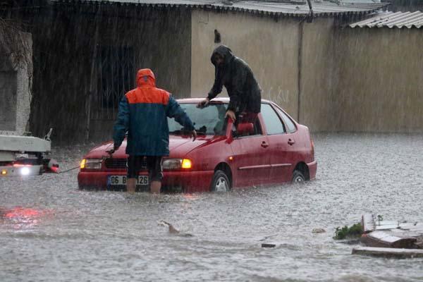 Son dakika! Antalya'dan acı haber! Bir kişinin cansız bedeni otomobilde bulundu