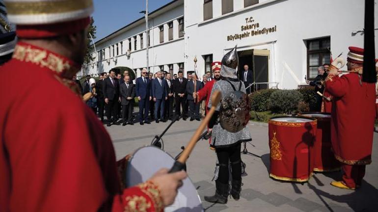 TBMM Başkanı Kurtulmuş: Türkiye demokrasisini çok daha güçlü hale getirelim