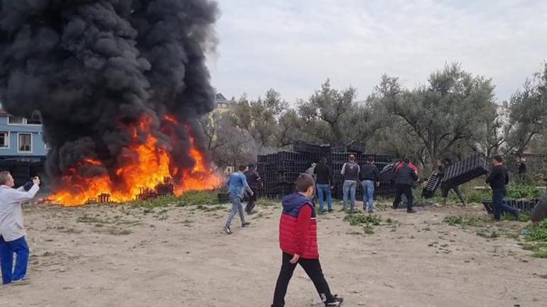 Plastik kasaların depolandığı alanda yangın! Şehrin birçok yerinden görüldü