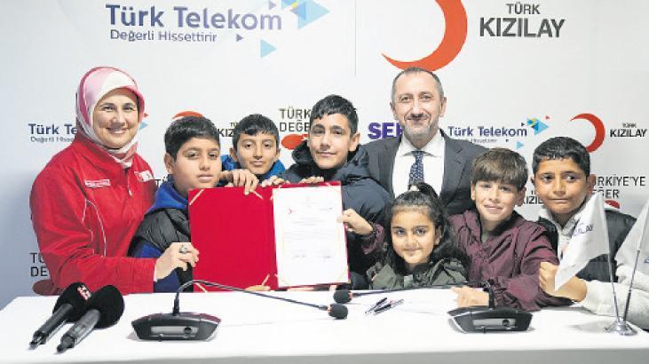 Depremzede öğrencilere eğitim ve teknoloji desteği