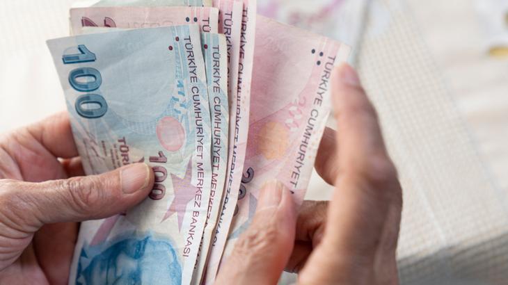 Milyonlarca emeklinin gözü zam farklarında! Ödemeler ne zaman yapılacak? İşte detaylar…