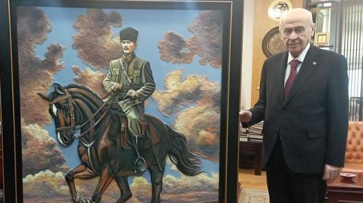 Yapımı 3 ay sürdü, Bahçeli’ye edildi! MHP lideri makam odasına asacak