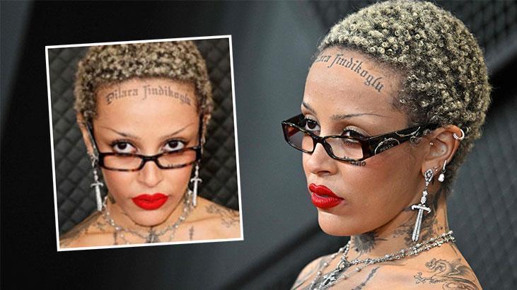 Ünlü şarkıcı Türk modacının adını alnına dövme yaptırdı!