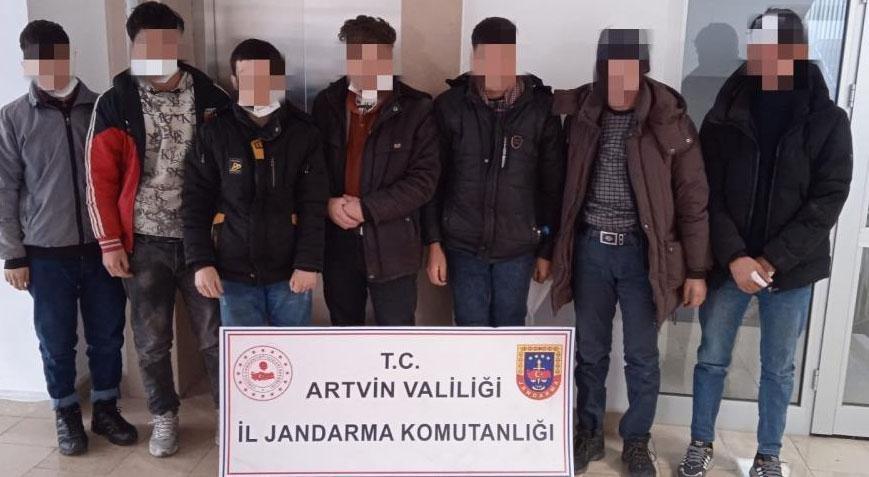 Artvin’de 7 kaçak göçmen jandarma tarafından yakalandı