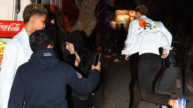 Melissa Vargas yangın merdiveninden mekana girdi