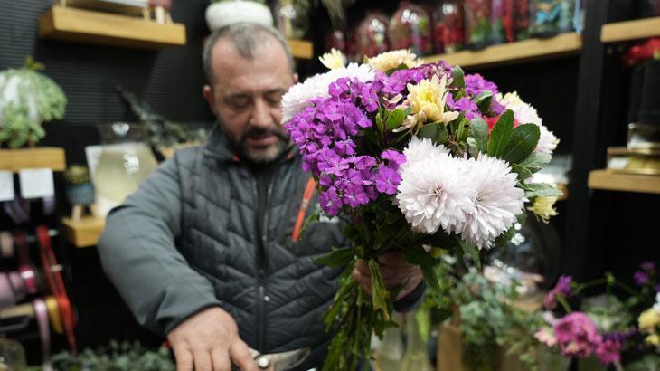 Sevgililer Günü mesaisi başladı: Aşıklar 1000 lirayı gözden çıkaracak