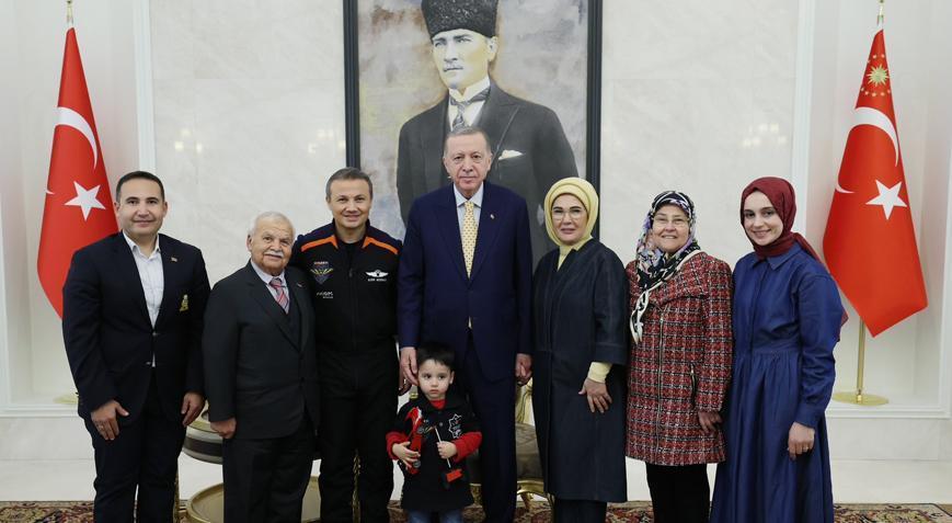 Emine Erdoğan’dan Alper Gezeravcı paylaşımı: Emeği geçen herkesi yürekten kutluyorum