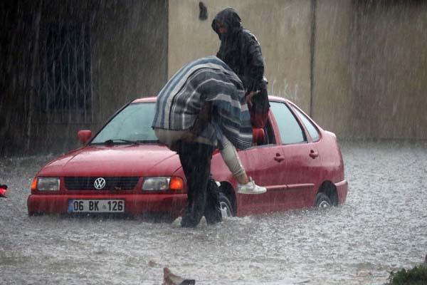 Son dakika! Antalya’dan acı haber! Bir kişinin cansız bedeni otomobilde bulundu