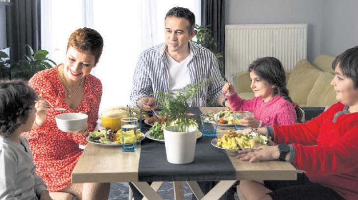 Zeki çocuk için ailecek sofraya… Beyin gelişimini destekliyor