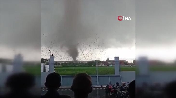 Korkutan görüntünün adresi Endonezya: Hortum ortalığı savaş alanına çevirdi!