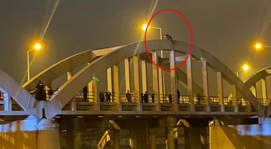 Eşinden ve çocuğundan ayrı kaldı! Köprüye çıkıp intihara kalkıştı