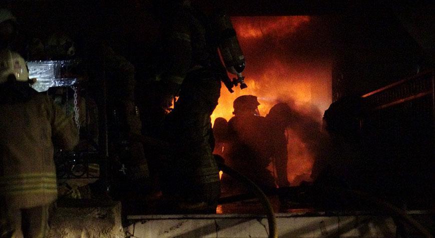 Avcılar’da korkutan yangın! Tekstil fabrikası adeta küle döndü