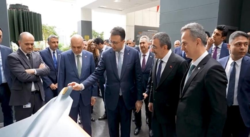Cumhurbaşkanı Yardımcısı Yılmaz ASELSAN’daki çalışmaları inceledi