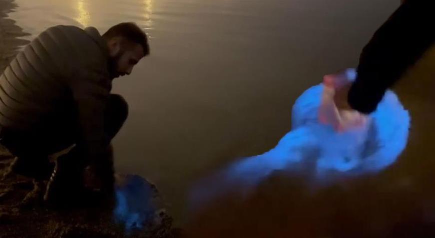 Marmara Denizi’nde mavi renkli ışık patlamaları! Gören şaşkına döndü