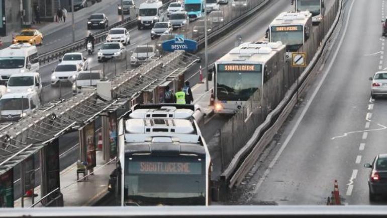 Metrobüs durağında 45 günlük çalışma