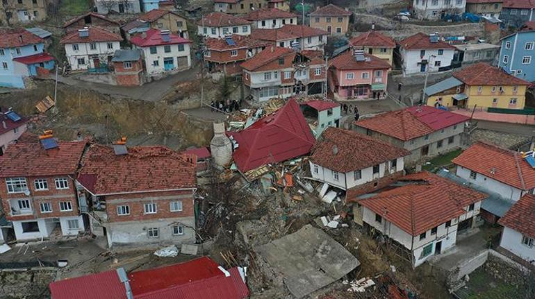 900 nüfuslu köy ikiye ayrıldı! Jeolojik inceleme sonrası taşınıp, taşınmayacağı belli olacak