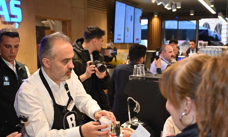 Barista olup, kahve ikram ettiler! Servis Varank'tan hesaplar Aktaş'tan