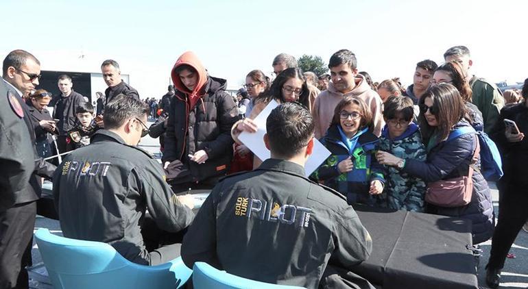 SOLOTÜRK hayranları ile buluştu: Mühimmatlarımızı Türk savunma sanayimiz üretiyor