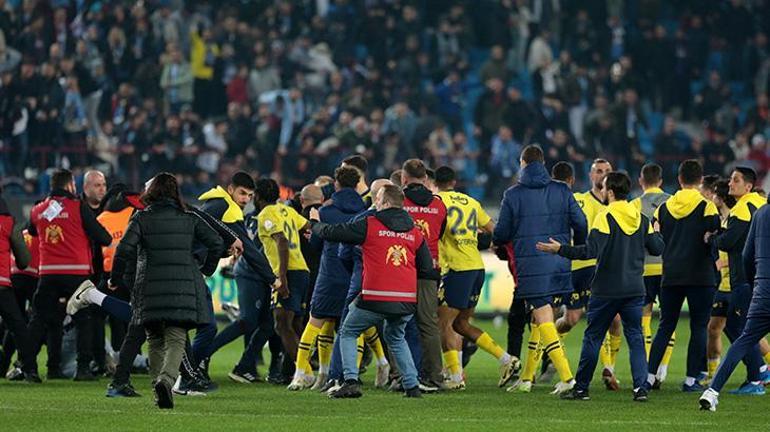 Spor yazarları Trabzonspor-Fenerbahçe maçında yaşananları değerlendirdi: Futbolun bayrağı yarıya indi!