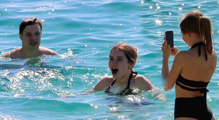 Burası Türkiye! Martın ilk günü denize girdiler