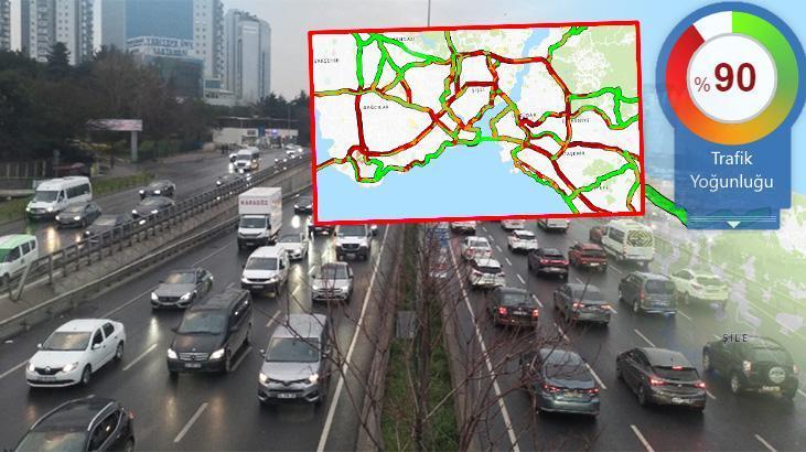 İstanbul’da cuma ve yağmur trafiğii: Yoğunluk yüzde 90’a dayandı