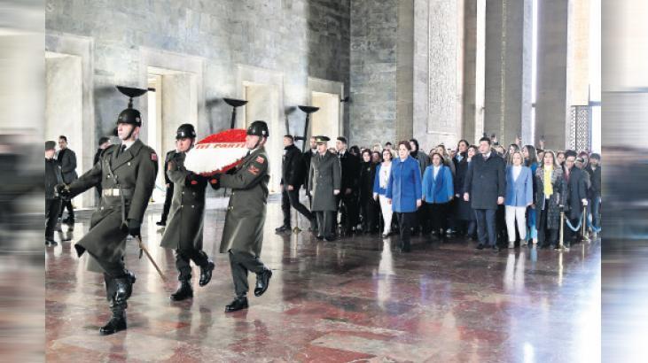 İYİ Parti’li kadınlar Ata’nın huzurunda