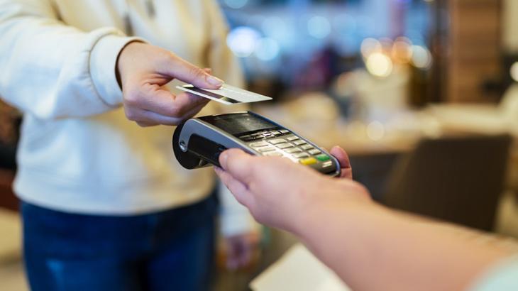 Yeni adımların piyasaya etkisi ne olur? Kredi kartında taksit ve vade sayısı düşürüldü