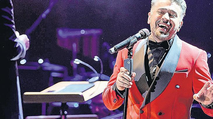 Gençlere Kayahan şarkılarını öğretti