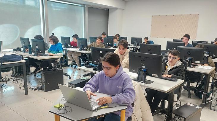 İstanbul Bilim Olimpiyatları Yarışması’nın ikinci aşaması Demirören Medya ve Teknoloji MTAL’de yapıldı