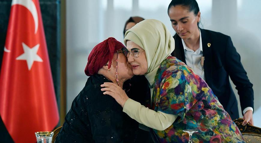 Emine Erdoğan huzurevi sakinleriyle iftarda buluştu: Kültürümüzde yaşlılığın müstesna bir değeri vardır