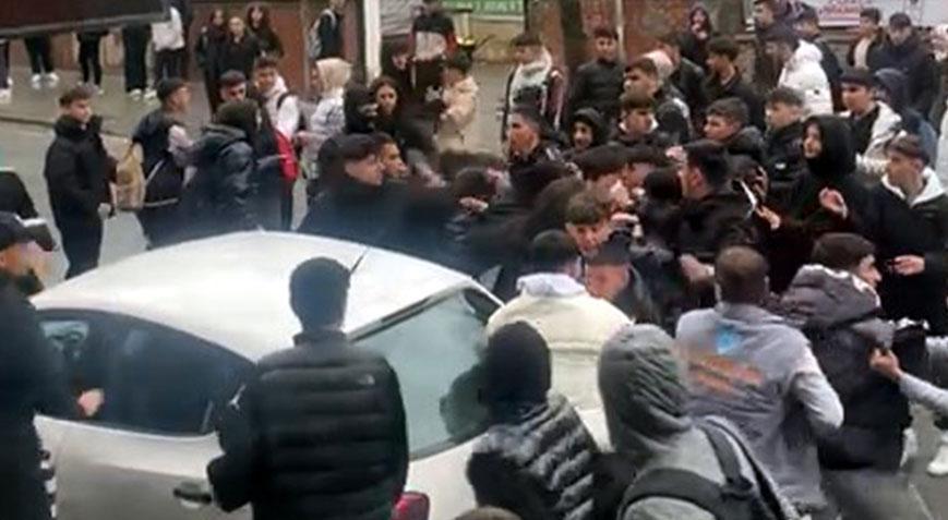 Avcılar’da liseliler arasında bıçaklı kavga! Yaralılar var