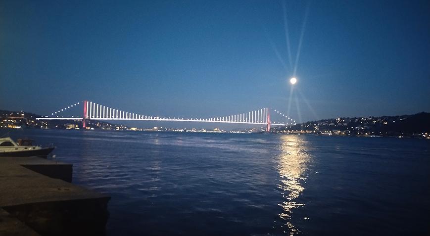 İstanbul Boğazı’nda gemi trafiği çift yönlü olarak kapatıldı