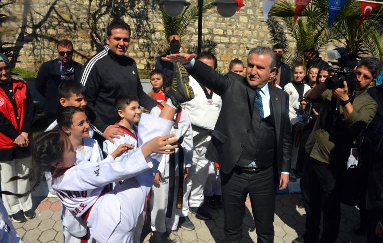 Bakan Osman Aşkın Bak'tan Kahramanmaraş'a stadyum sözü!