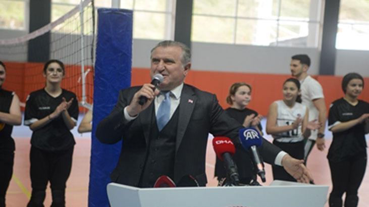 Bakan Bak voleybol oynadı