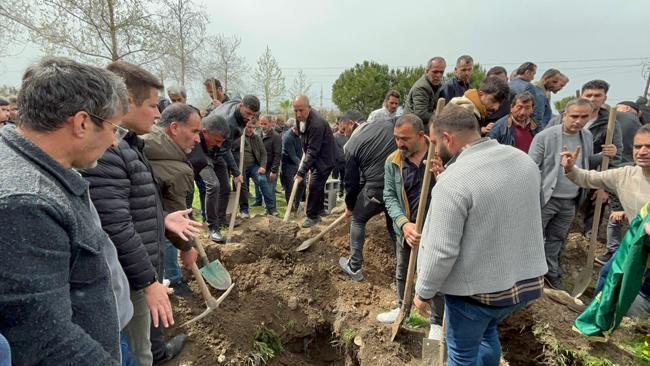 6 kişilik aile yok oldu: Ecrin ve annesi aynı mezara gömüldü