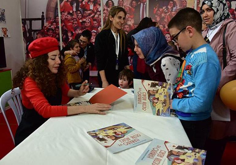 Akasya Asıltürkmen: Çocuklarla buluşmak ruh banyosu gibi!