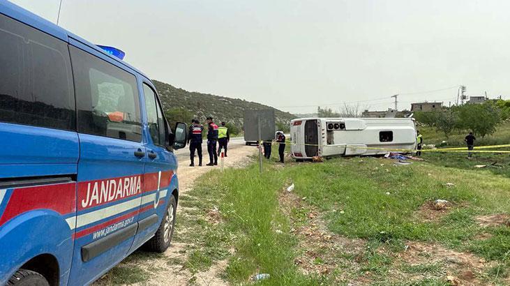 Yolcu midibüsü devrildi! Astsubay öldü, 17 yaralı